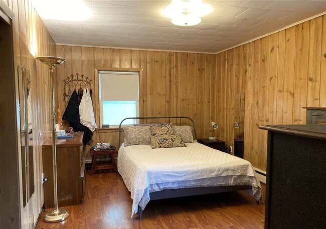 Building Photo - 210 S Bird St