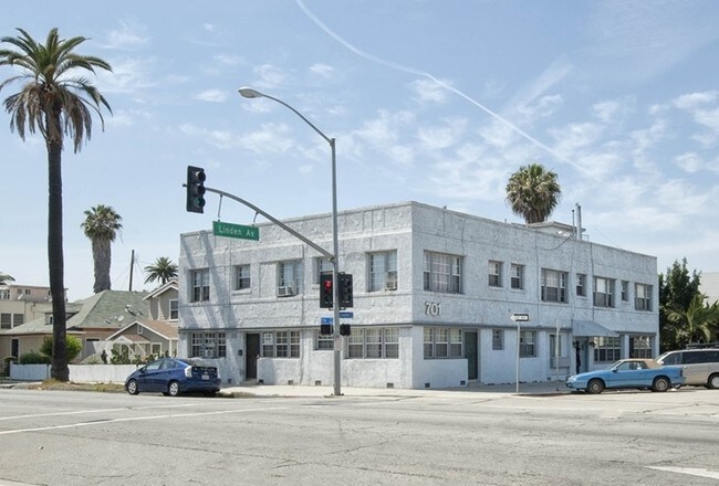Building Photo - 701 Linden Ave