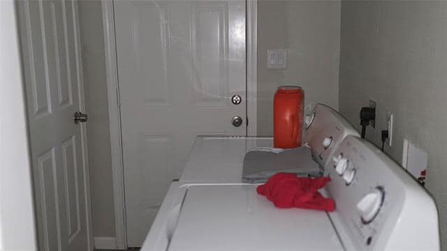 Building Photo - 1624 Cedar St