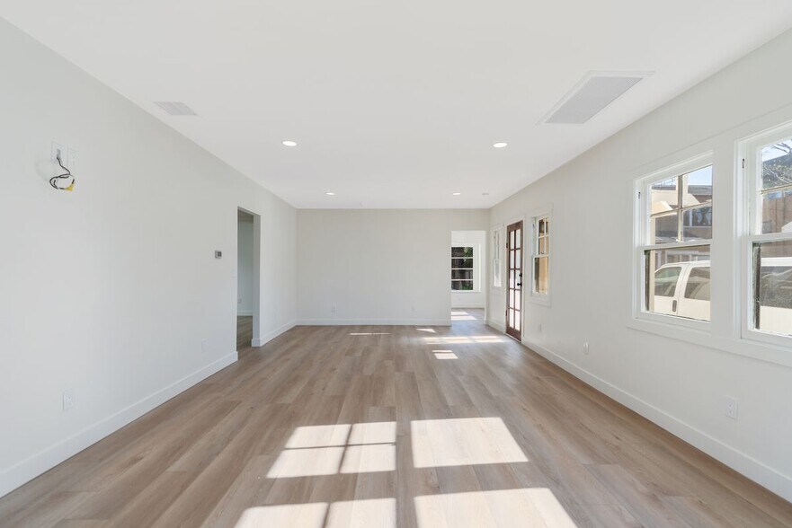 Building Photo - 744 Gladys Ave