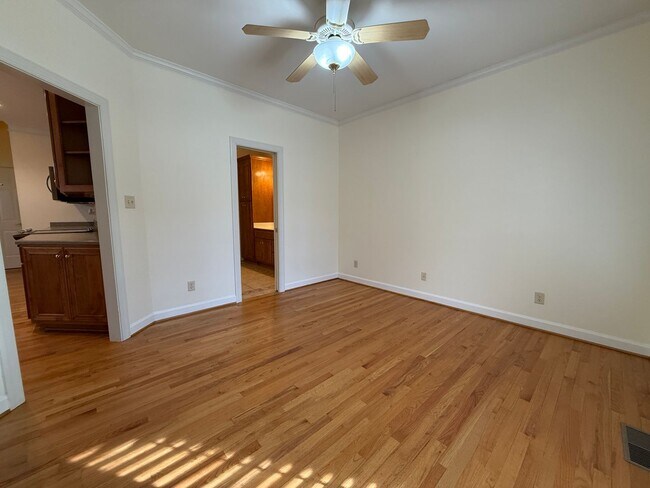 Building Photo - Immaculate End-Unit Townhome in Port Warwick