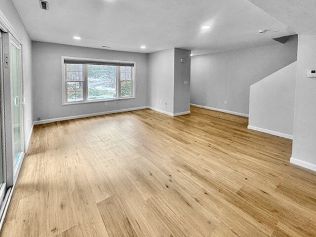 Building Photo - 418 Edgebrook Dr