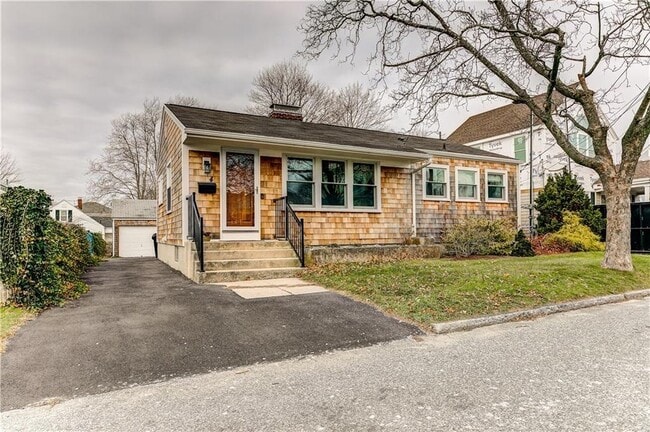 Primary Photo - 4 Sagamore St