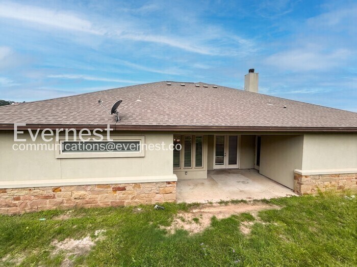 Building Photo - 21208 Oak Dale Dr