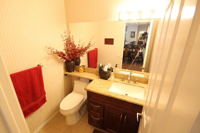 Building Photo - Furnished 3 Bedroom UTC/La Jolla Townhome