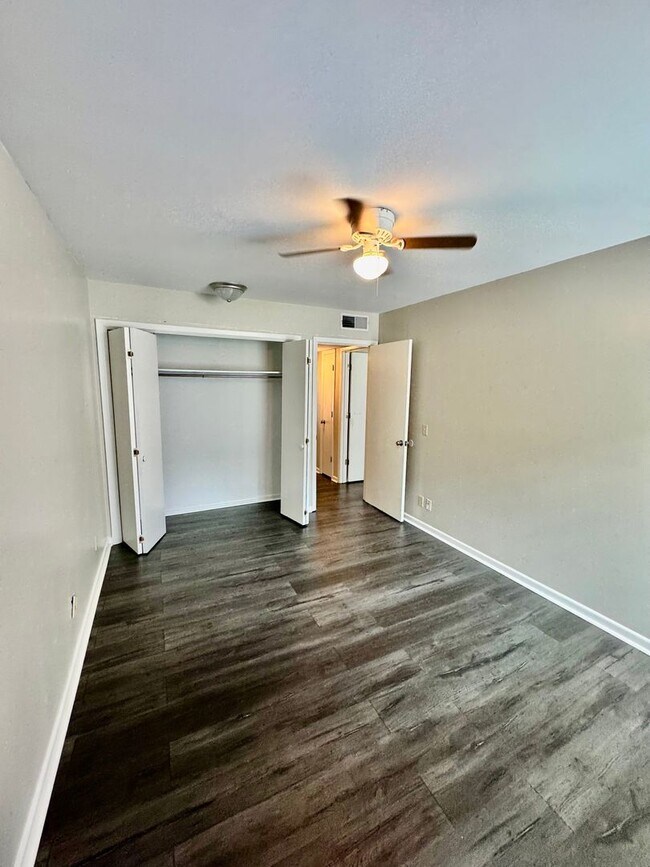 Building Photo - Lake Murray Living--- 2bd/2ba condo