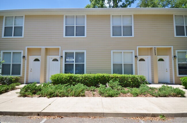 Building Photo - Victoria Station #141