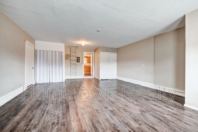 Building Photo - 917 NE 81st St