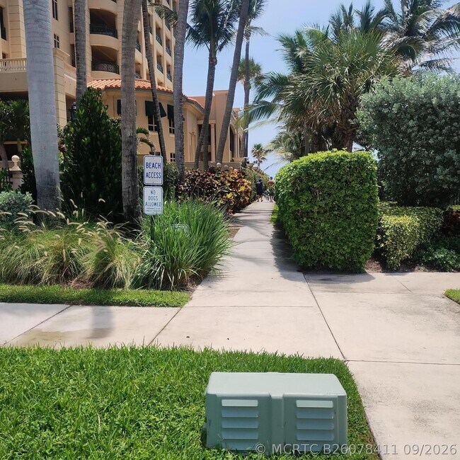 Building Photo - 2730 Banyan Rd
