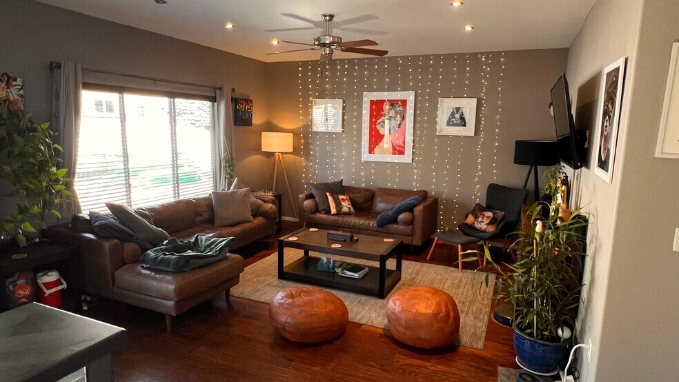 Living room - 2633 Clarion Ln