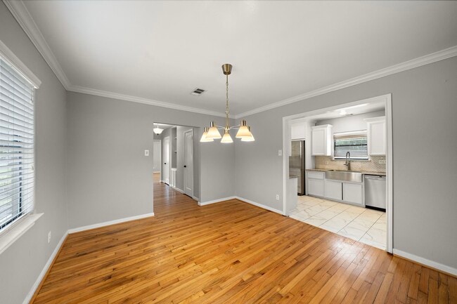 Building Photo - 3818 Southmore Blvd