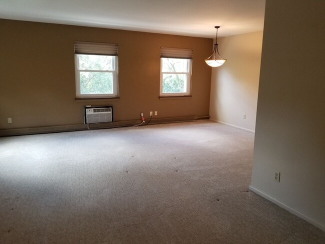 Building Photo - Mayflower Condo for Rent