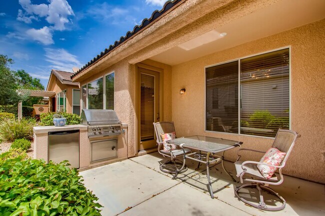 Building Photo - Stunning 1 Story 2 Bedroom Home in Summerl...