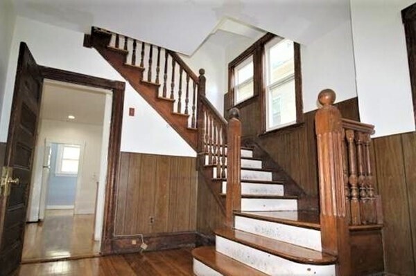 Building Photo - 32 Mansfield St