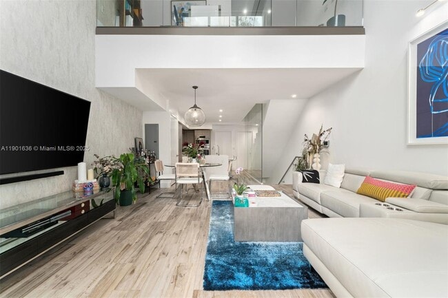 Building Photo - 455 NE 39th St