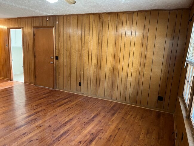 Building Photo - 2318 Tinnell Ct