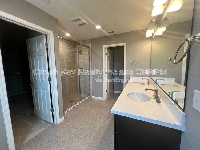 Building Photo - 2254 Middlebury Dr