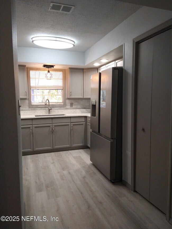 Building Photo - 8201 Hall Ln