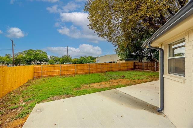 Building Photo - 907 Yellowstone Dr