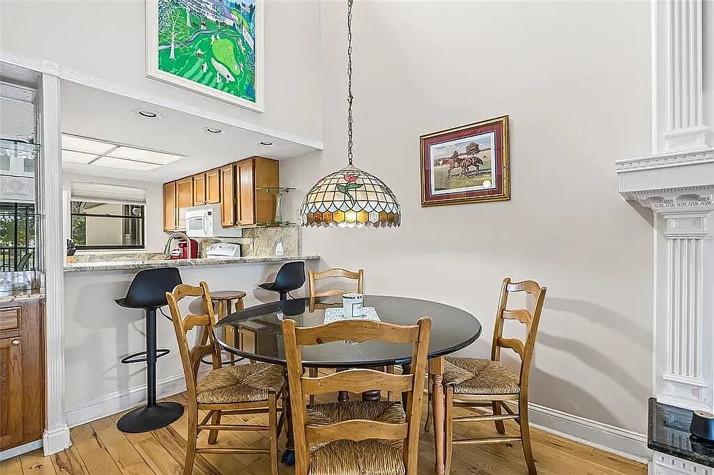 Building Photo - 222 Woodlake Wynde