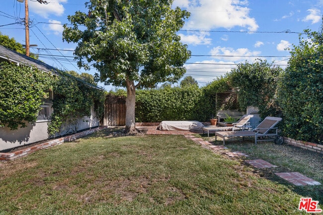 Building Photo - 4814 Lemona Ave