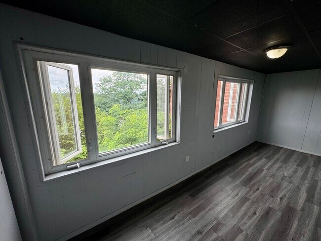 Building Photo - 1810 Brownsville Rd