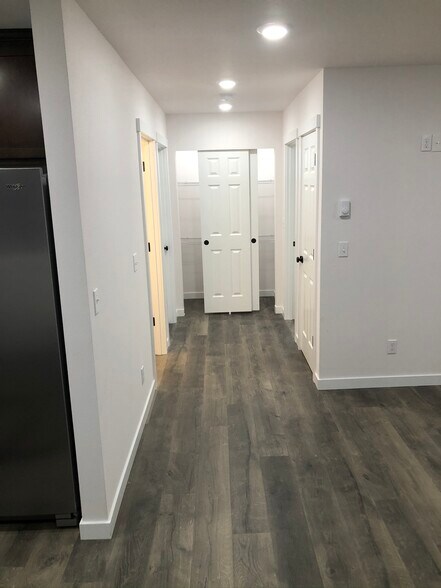 Building Photo - 7411 S Park Ave