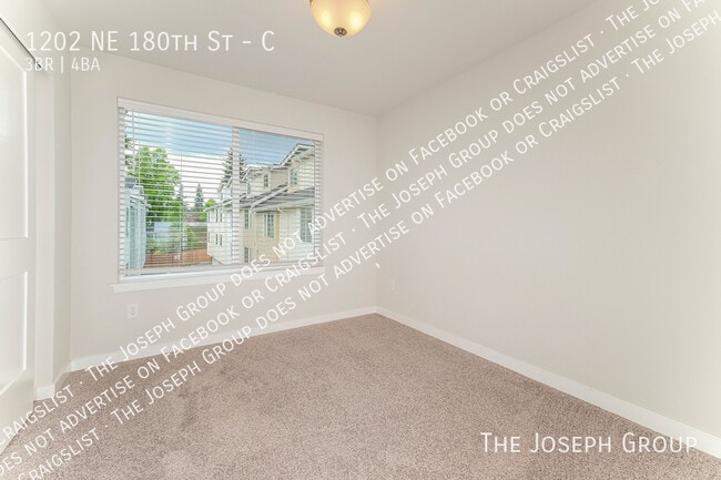 Building Photo - 1202 NE 180th St