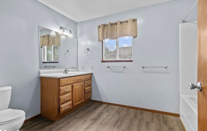 Building Photo - 3887 Brook Dr