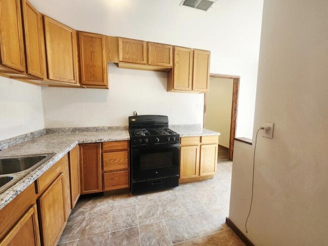Building Photo - 1421 E 35th Ct