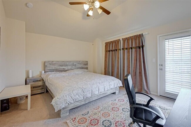 Building Photo - 7215 Pavilion Dr