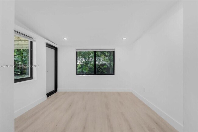 Building Photo - 5220 SW 6th St