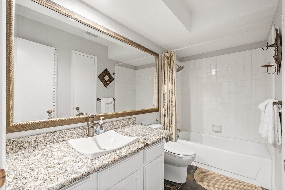 Hallway full bathroom, shower over tub - 86 Pelican Ln
