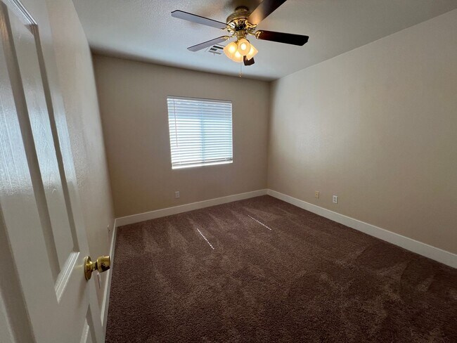 Building Photo - RENOVATED HOME IN GATED SUMMERLIN COMMUNITY!