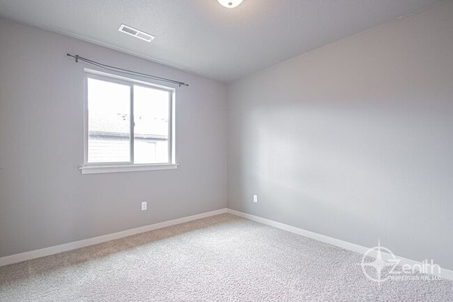 Building Photo - 12323 NE 116th Way