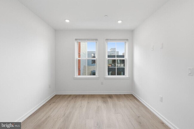 Building Photo - 209 New St