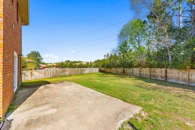 Building Photo - 140 Kinley Ave