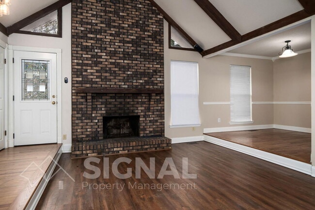 Building Photo - 2817 Altadena S Way