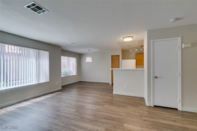 Building Photo - 350 S Durango Dr