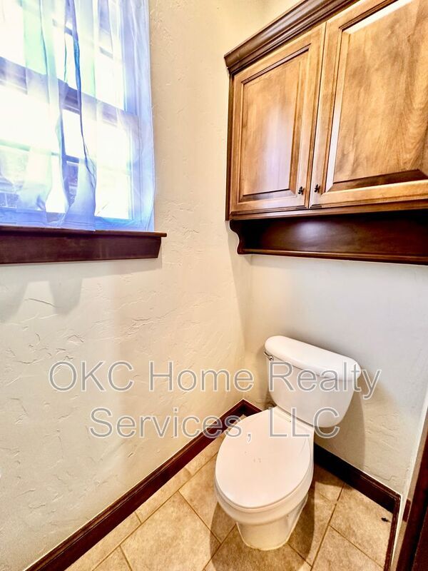 Building Photo - 1216 NW 190th Pl