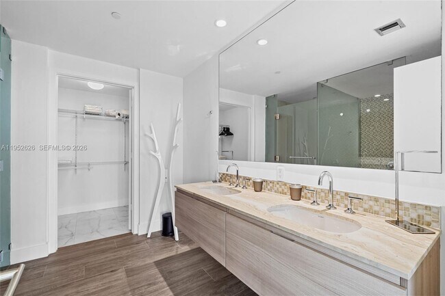 Building Photo - 2900 NE 7th Ave