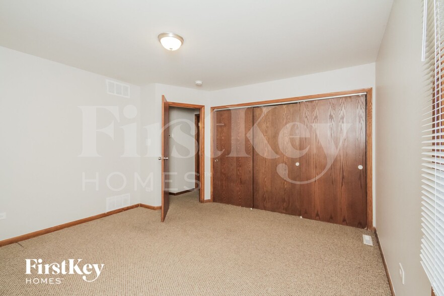 Building Photo - 18519 Carriage Ln