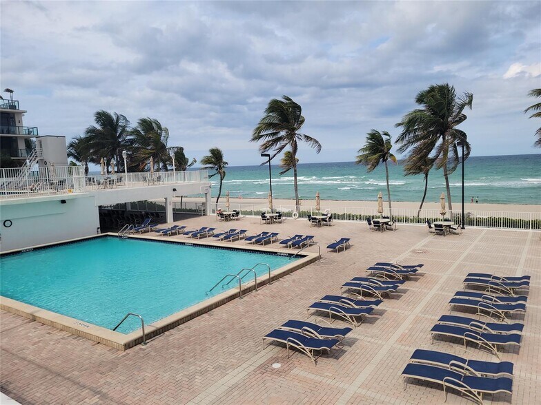 Building Photo - 2401 S Ocean Dr