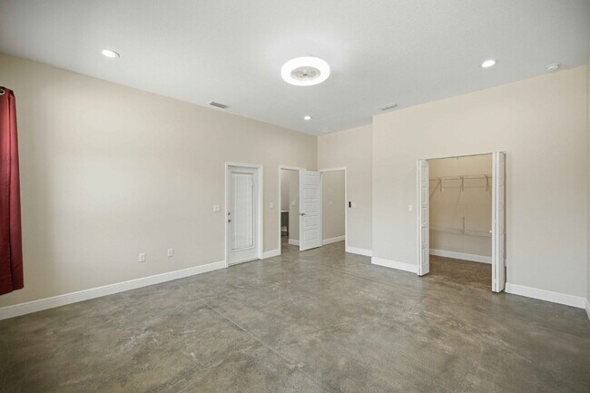 Building Photo - Country Living with Modern Convenience!