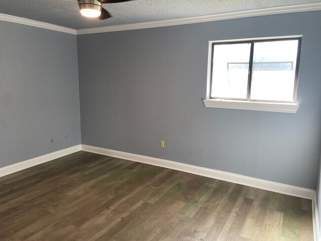 Building Photo - 229 Travis Ln