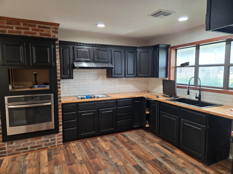 Building Photo - 115 Sandager Ave