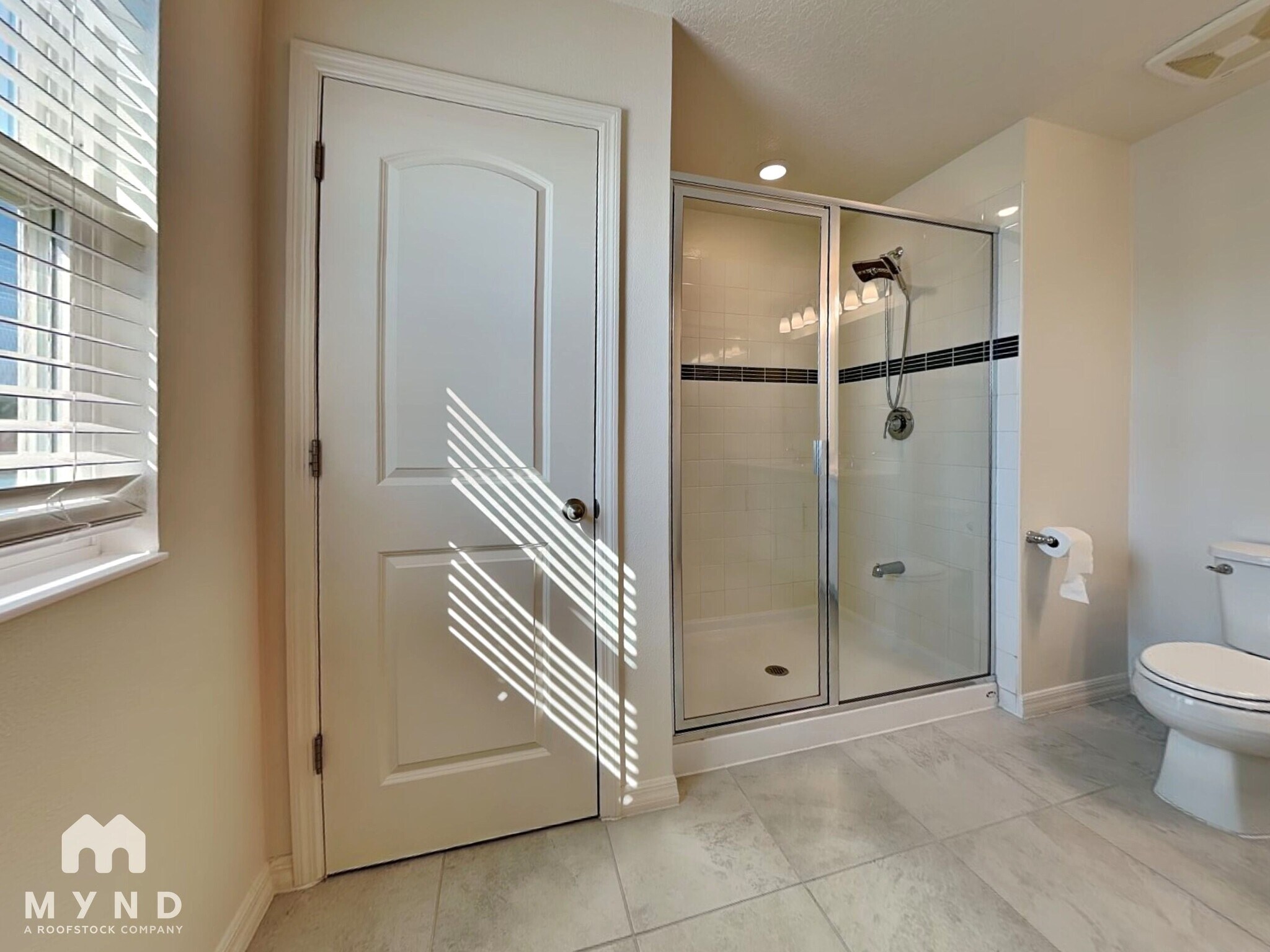 Building Photo - 37450 MacKenzie Dr