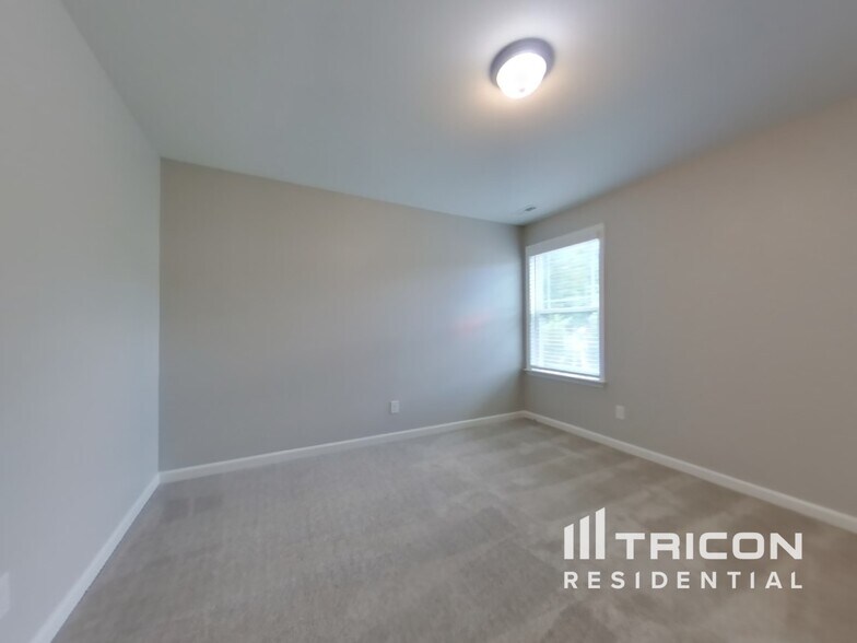 Building Photo - 15241 Red Canoe Way