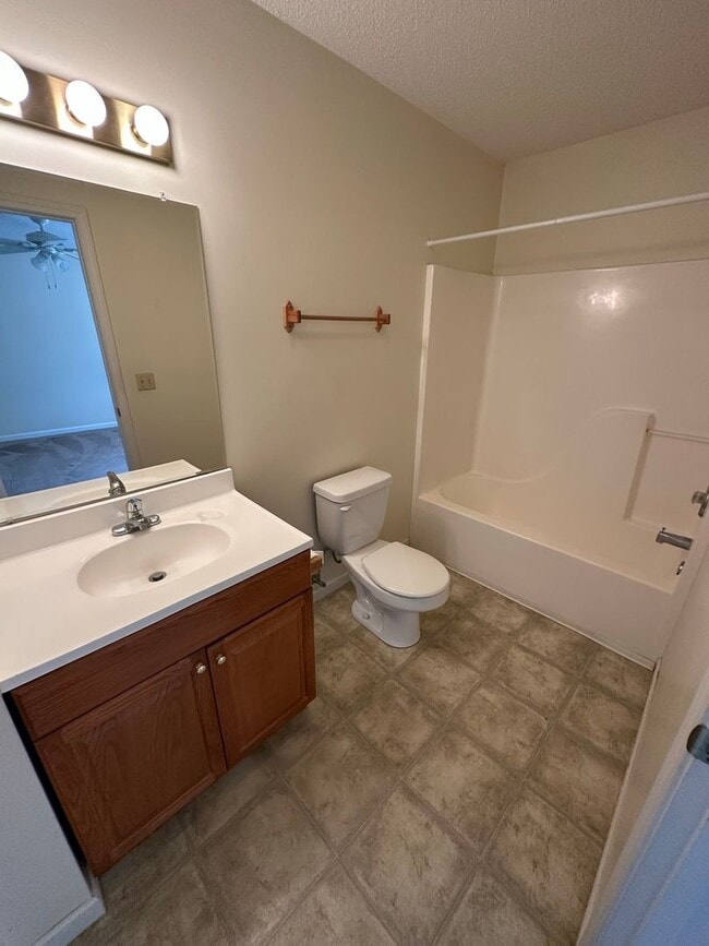 Building Photo - 801 Jessica Ln