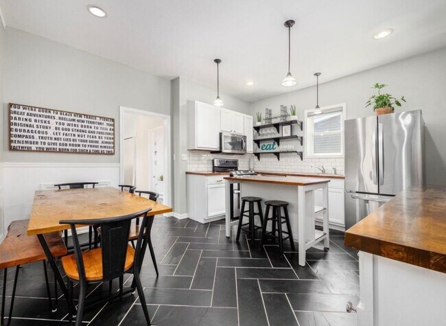 Eat-in-Kitchen 3 - 383 Hanford St
